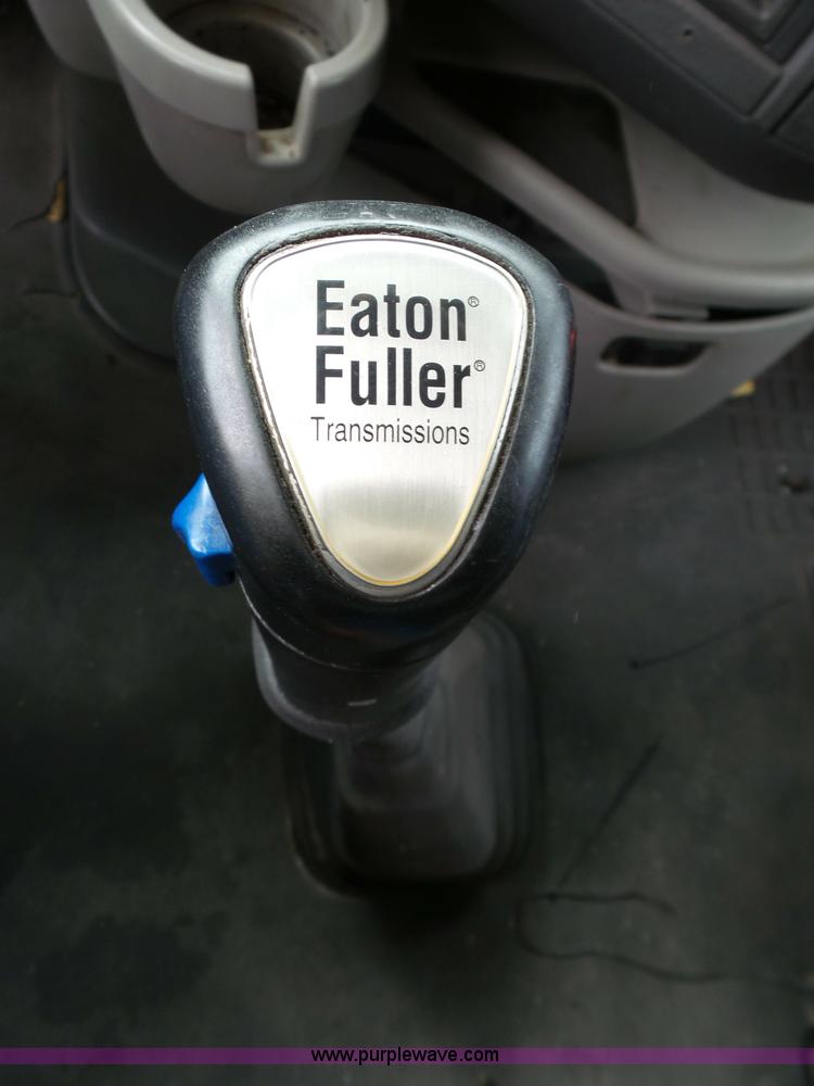 image for item J7515 2010 Volvo VNL semi truck