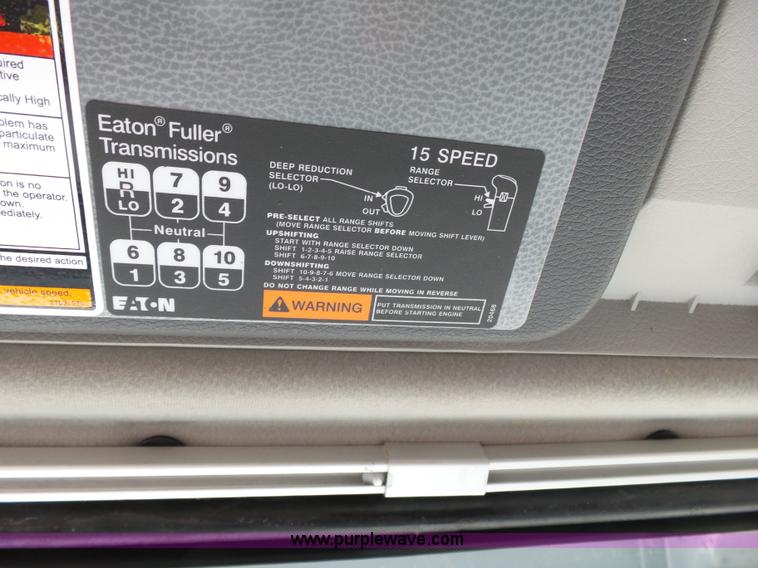 image for item J7515 2010 Volvo VNL semi truck