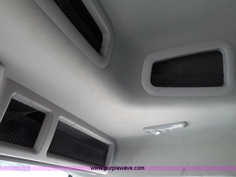 image for item J7515 2010 Volvo VNL semi truck