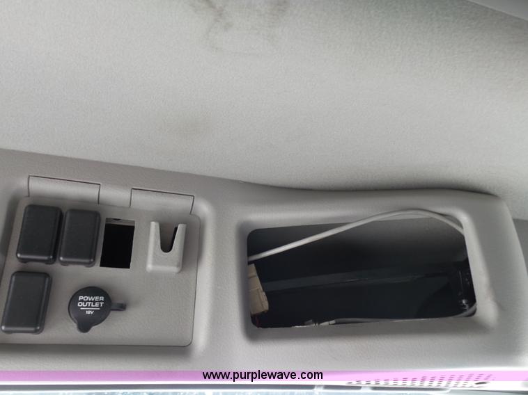 image for item J7515 2010 Volvo VNL semi truck