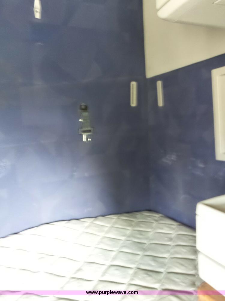 image for item J7515 2010 Volvo VNL semi truck