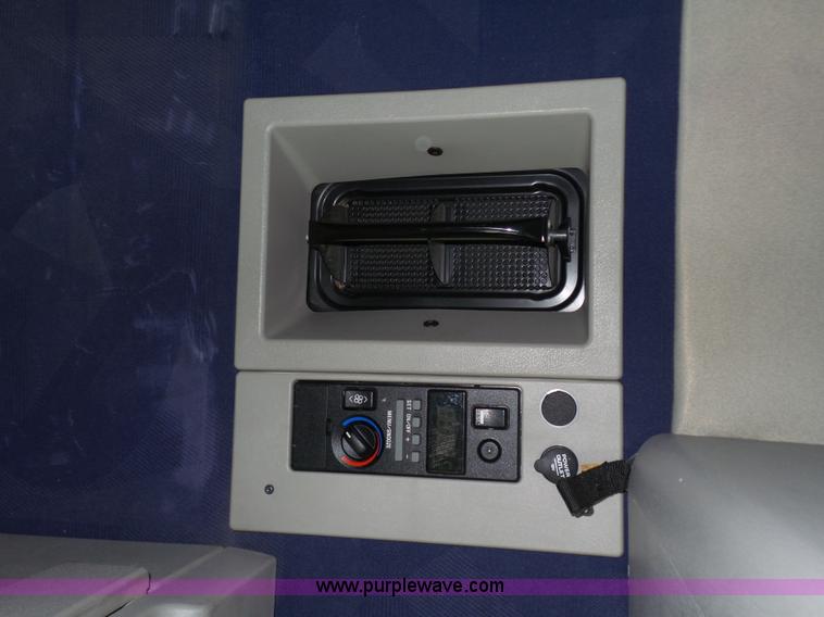 image for item J7515 2010 Volvo VNL semi truck