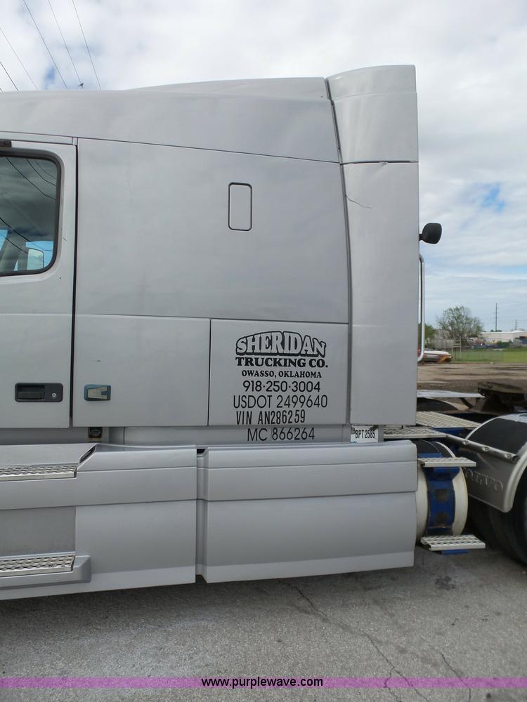 image for item J7515 2010 Volvo VNL semi truck