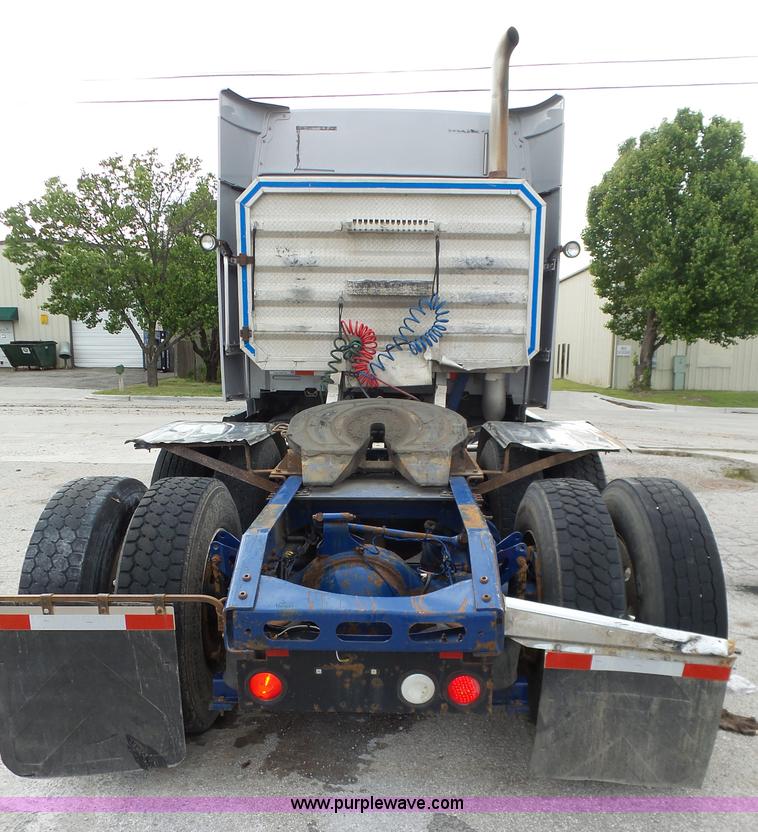 image for item J7515 2010 Volvo VNL semi truck