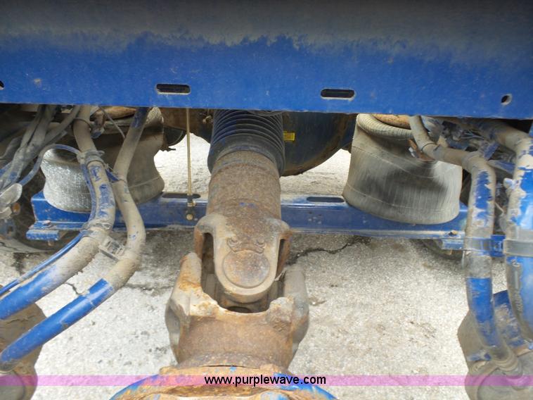 image for item J7515 2010 Volvo VNL semi truck