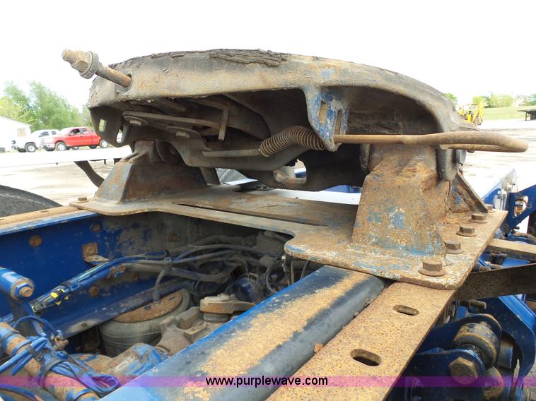 image for item J7515 2010 Volvo VNL semi truck