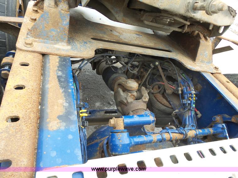 image for item J7515 2010 Volvo VNL semi truck