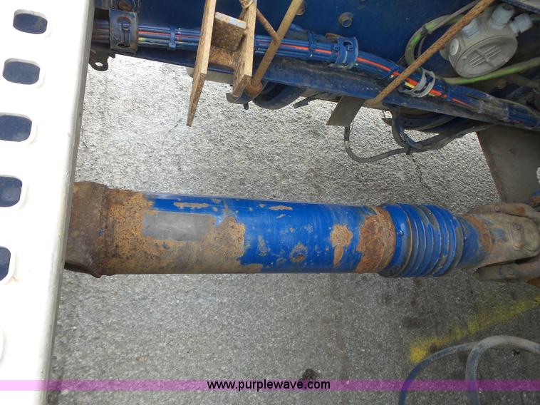 image for item J7515 2010 Volvo VNL semi truck