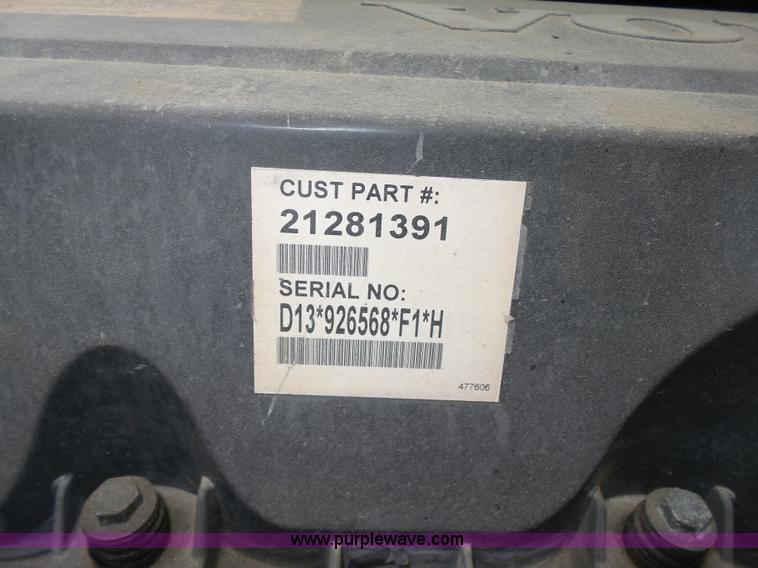 image for item J7515 2010 Volvo VNL semi truck