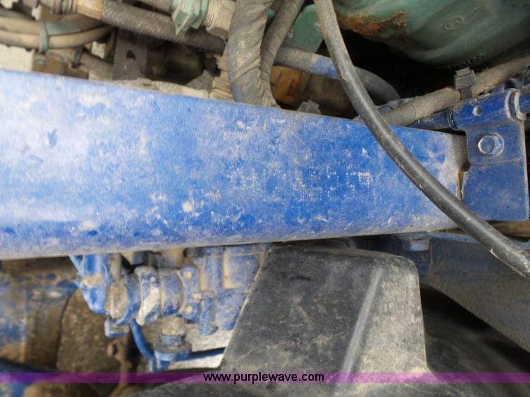 image for item J7515 2010 Volvo VNL semi truck