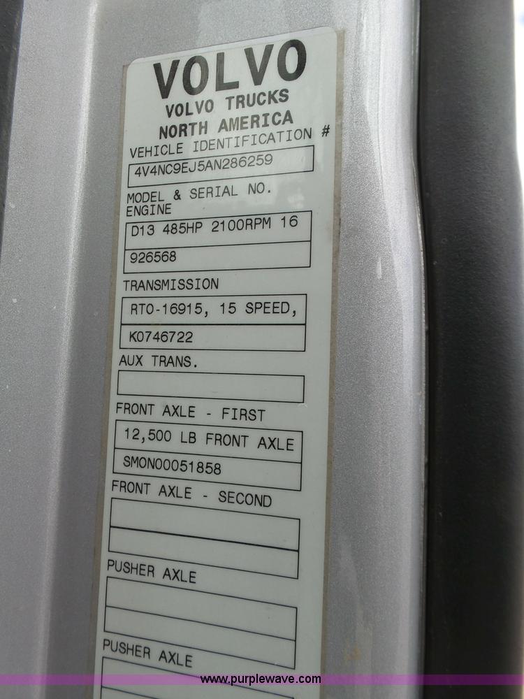 image for item J7515 2010 Volvo VNL semi truck