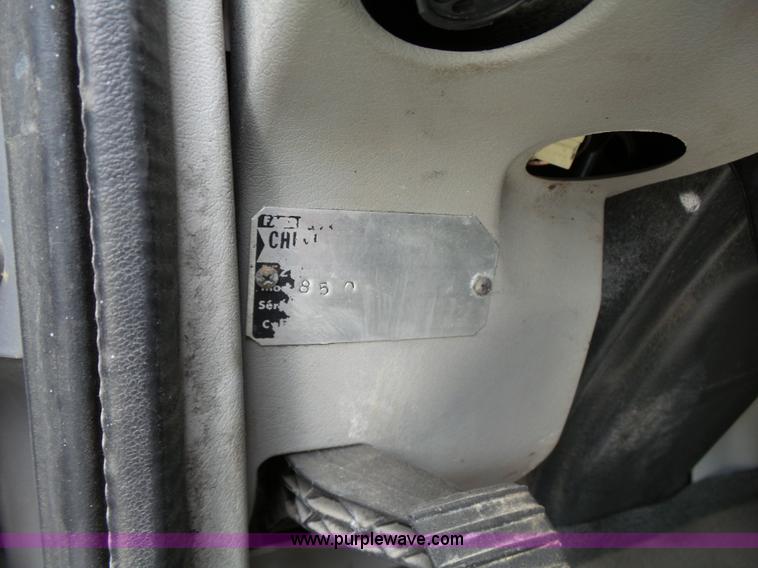 image for item J7515 2010 Volvo VNL semi truck