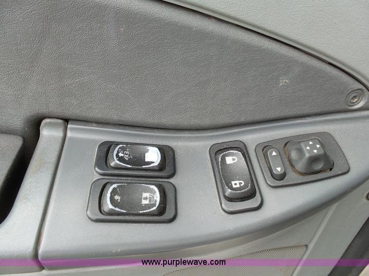 image for item J7516 2011 Freightliner Columbia semi truck