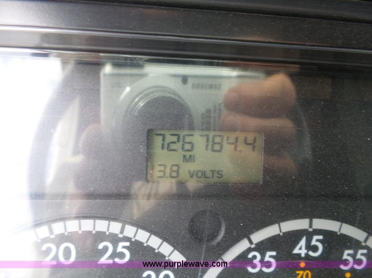 image for item J7516 2011 Freightliner Columbia semi truck