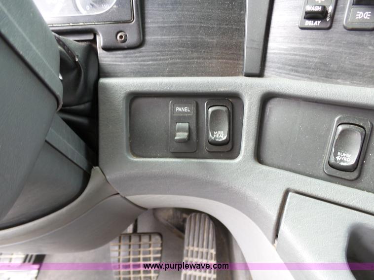 image for item J7516 2011 Freightliner Columbia semi truck