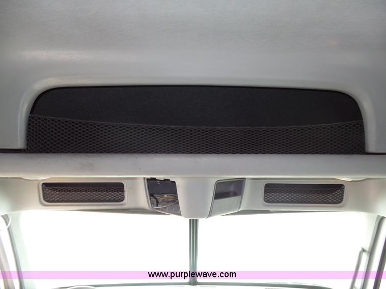 image for item J7516 2011 Freightliner Columbia semi truck