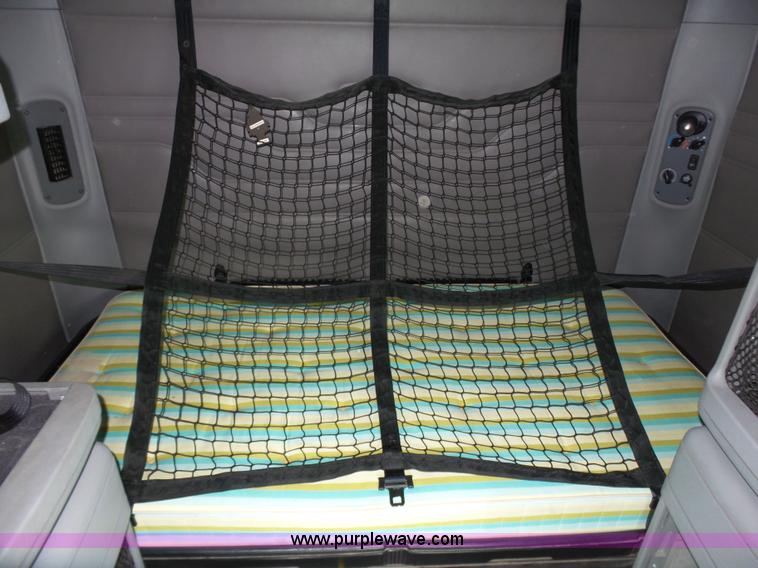 image for item J7516 2011 Freightliner Columbia semi truck