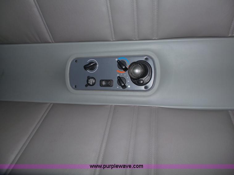 image for item J7516 2011 Freightliner Columbia semi truck