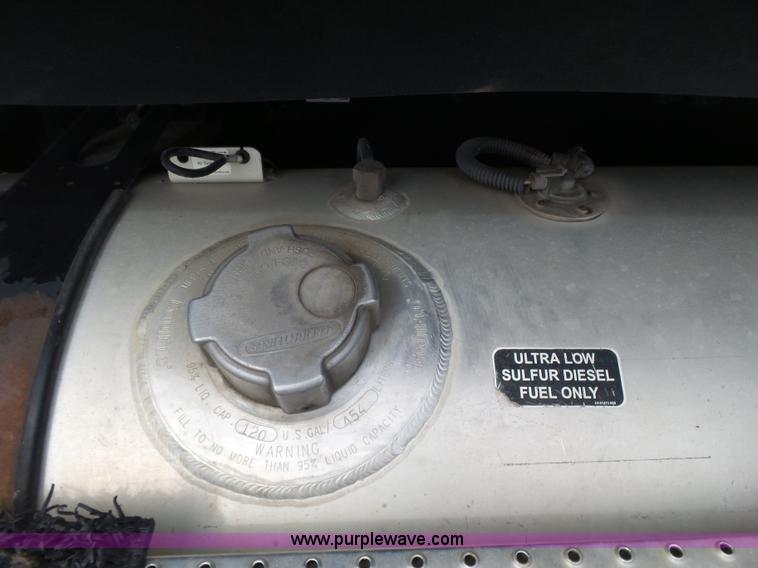 image for item J7516 2011 Freightliner Columbia semi truck