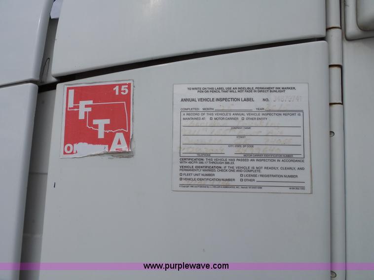 image for item J7516 2011 Freightliner Columbia semi truck