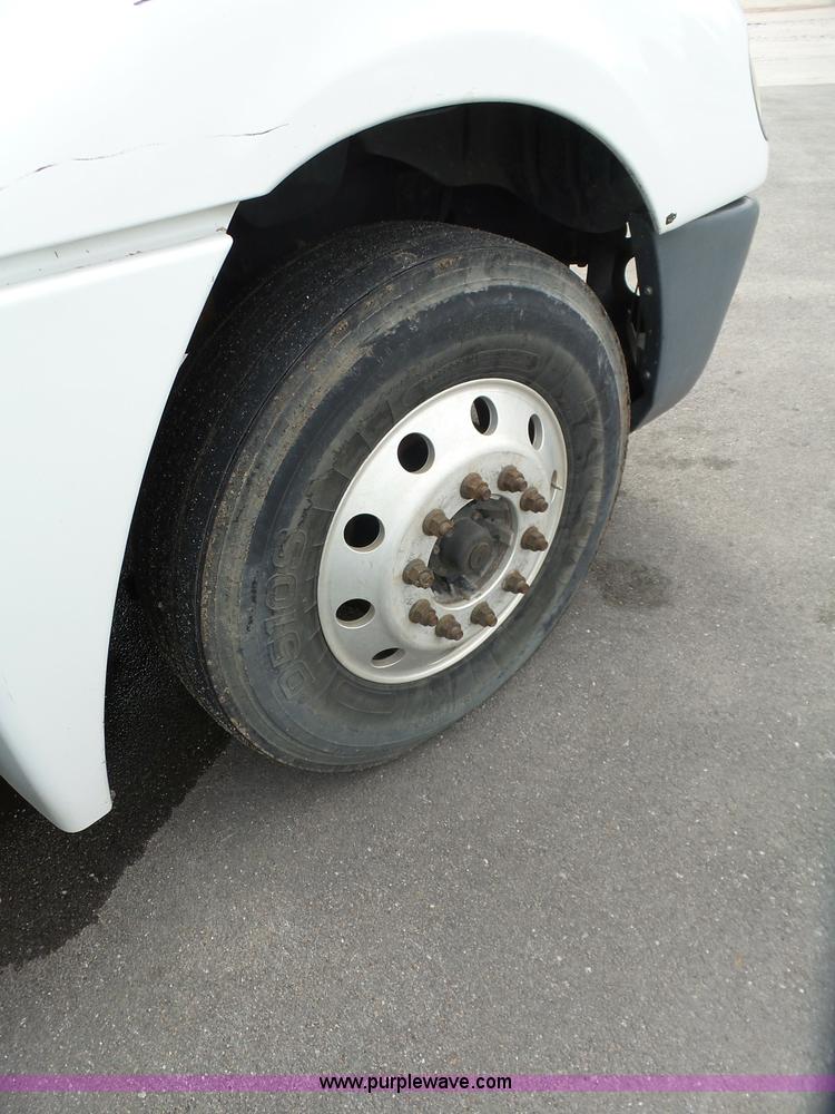 image for item J7516 2011 Freightliner Columbia semi truck