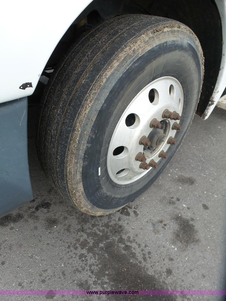 image for item J7516 2011 Freightliner Columbia semi truck