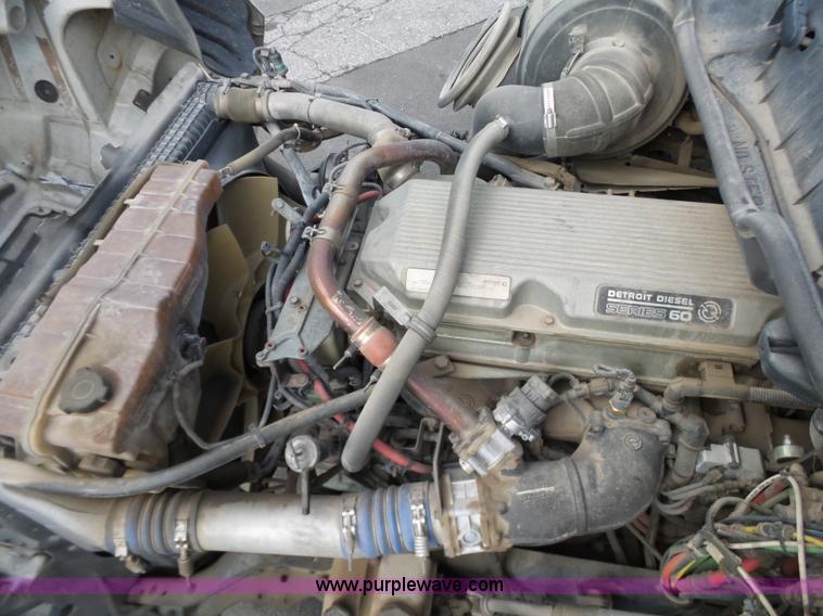 image for item J7516 2011 Freightliner Columbia semi truck