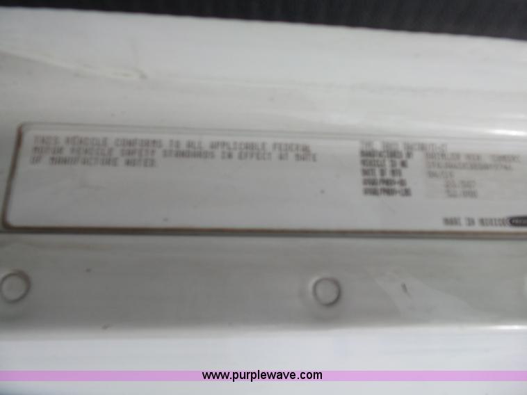 image for item J7516 2011 Freightliner Columbia semi truck