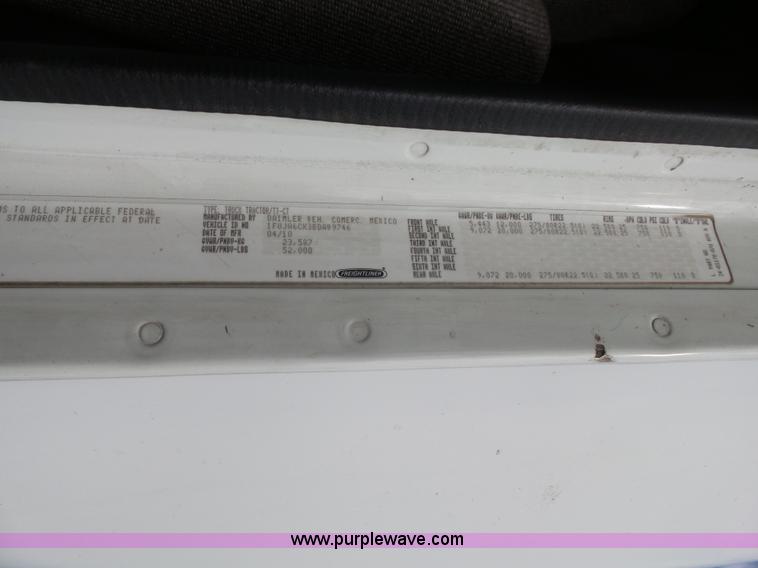 image for item J7516 2011 Freightliner Columbia semi truck