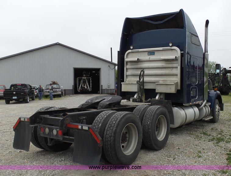 image for item K7944 2007 Kenworth T800 semi truck