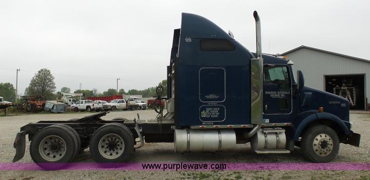 image for item K7944 2007 Kenworth T800 semi truck