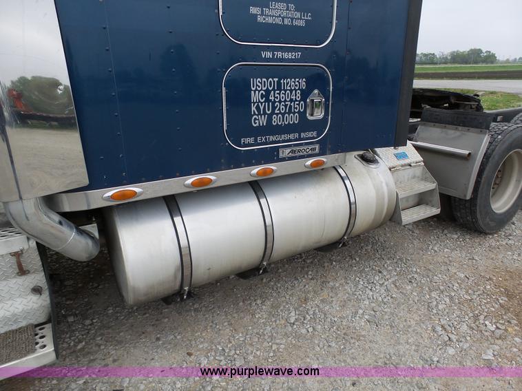 image for item K7944 2007 Kenworth T800 semi truck