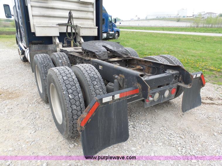 image for item K7944 2007 Kenworth T800 semi truck