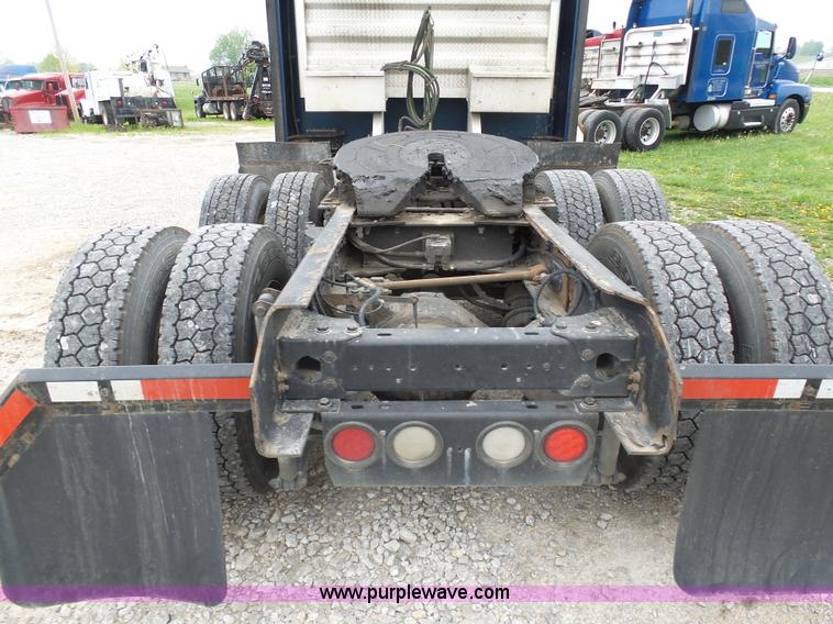 image for item K7944 2007 Kenworth T800 semi truck