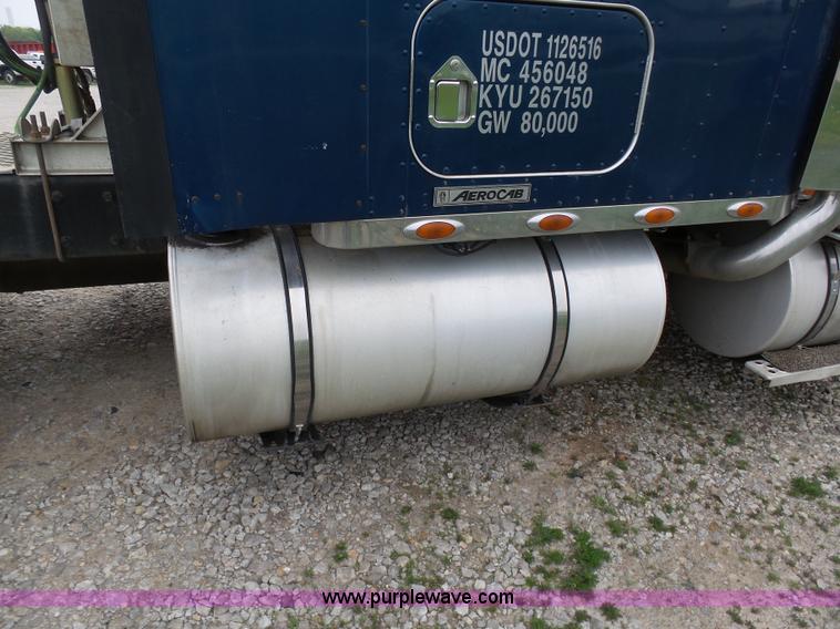 image for item K7944 2007 Kenworth T800 semi truck