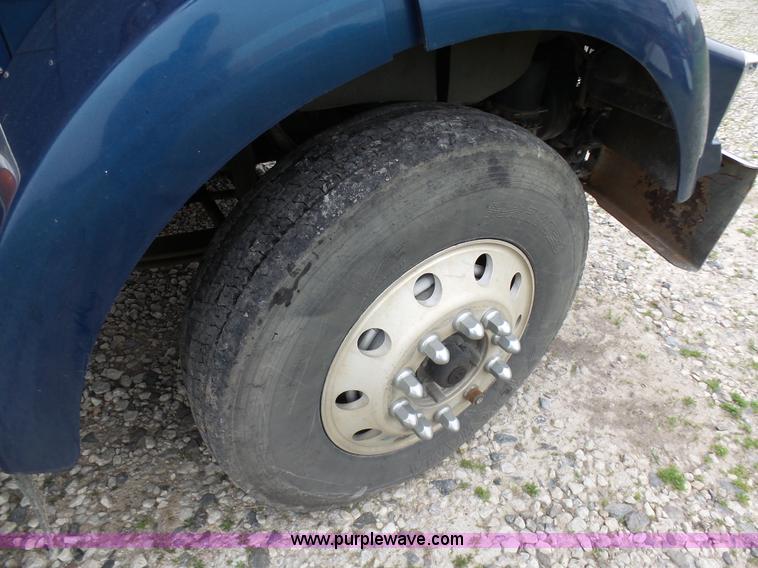 image for item K7944 2007 Kenworth T800 semi truck