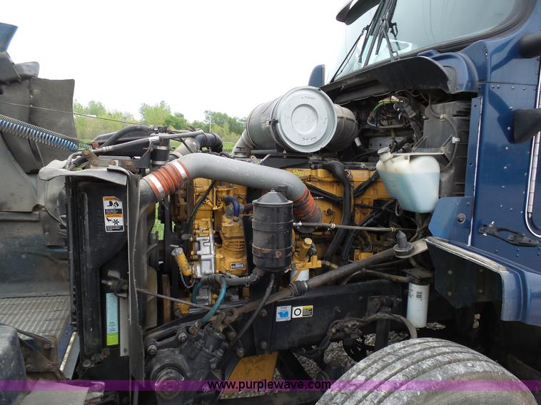 image for item K7944 2007 Kenworth T800 semi truck