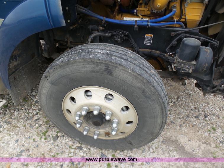 image for item K7944 2007 Kenworth T800 semi truck