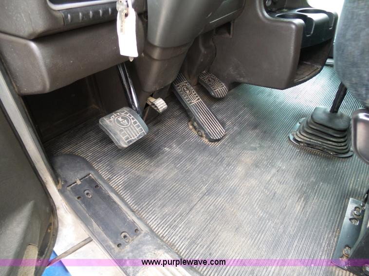 image for item K7944 2007 Kenworth T800 semi truck