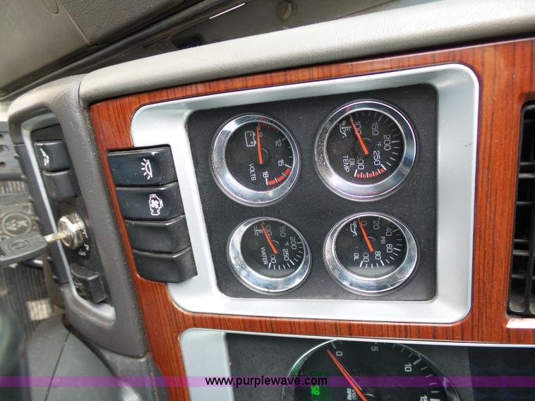 image for item K7944 2007 Kenworth T800 semi truck