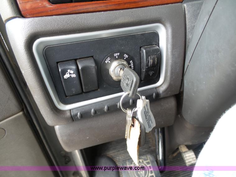 image for item K7944 2007 Kenworth T800 semi truck