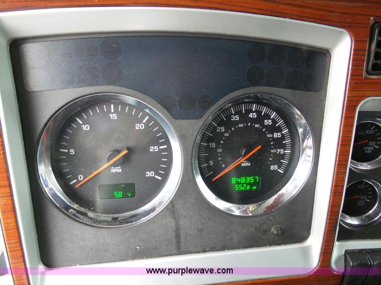 image for item K7944 2007 Kenworth T800 semi truck