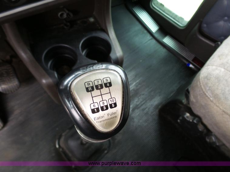 image for item K7944 2007 Kenworth T800 semi truck