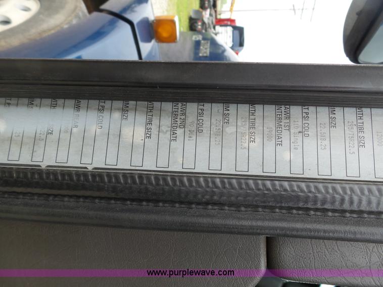 image for item K7944 2007 Kenworth T800 semi truck