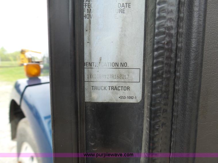 image for item K7944 2007 Kenworth T800 semi truck