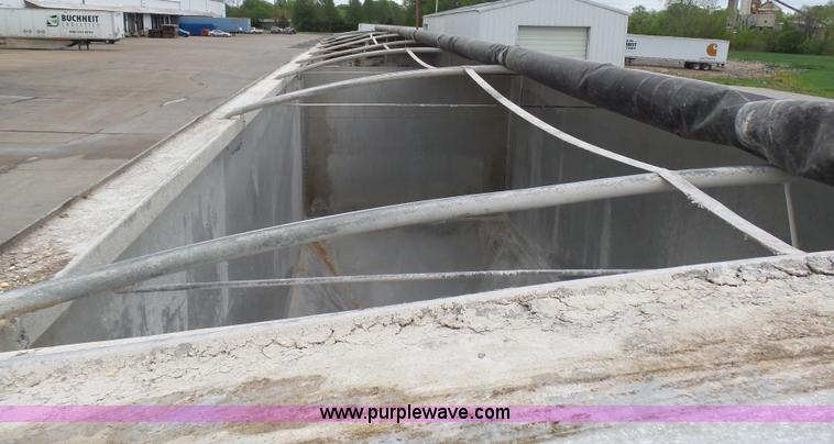 image for item K7961 2002 Timpte double hopper grain trailer