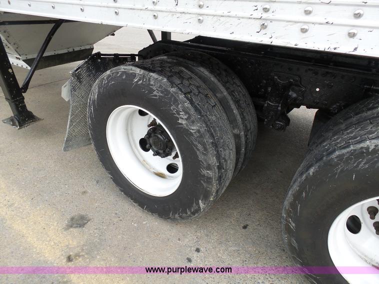 image for item K7962 2007 Volvo VNM semi truck