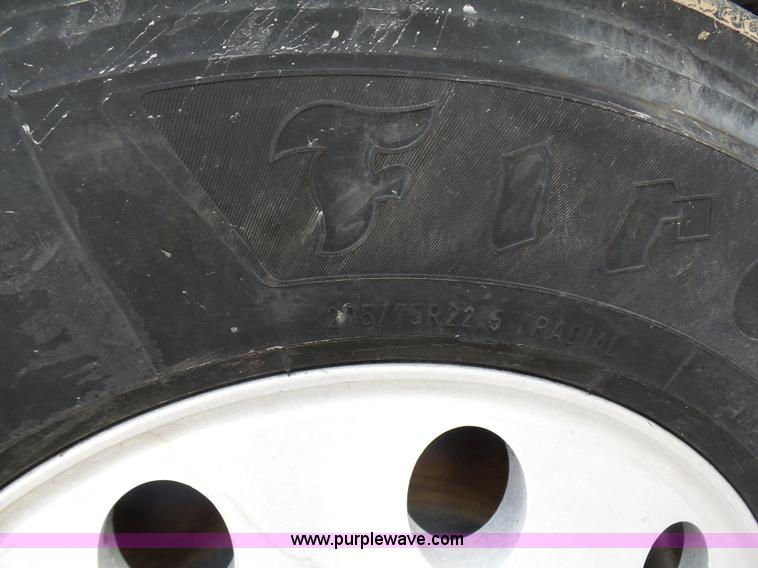 image for item K7962 2007 Volvo VNM semi truck