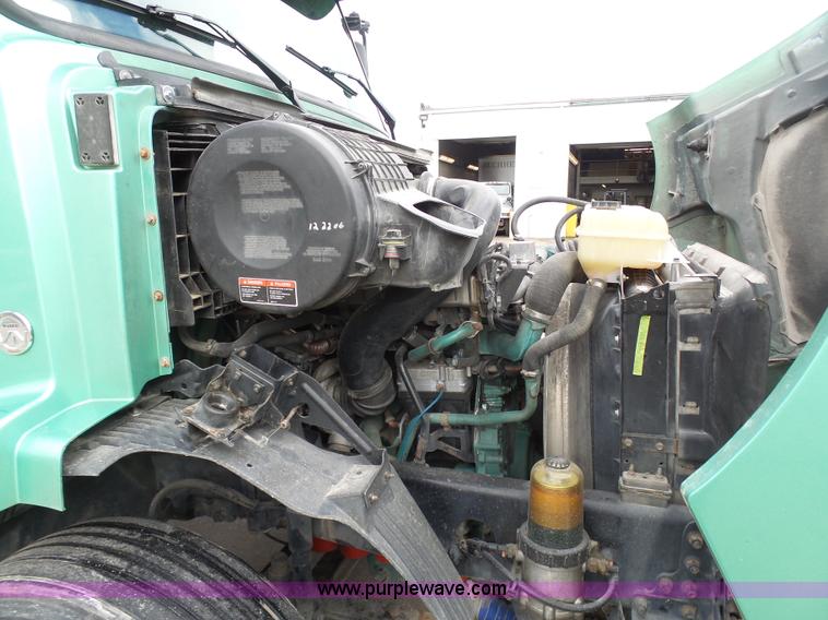 image for item K7962 2007 Volvo VNM semi truck