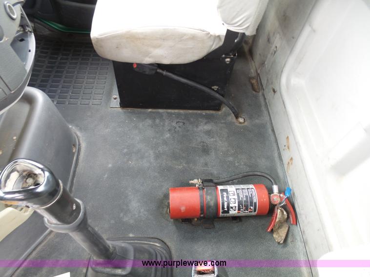 image for item K7962 2007 Volvo VNM semi truck